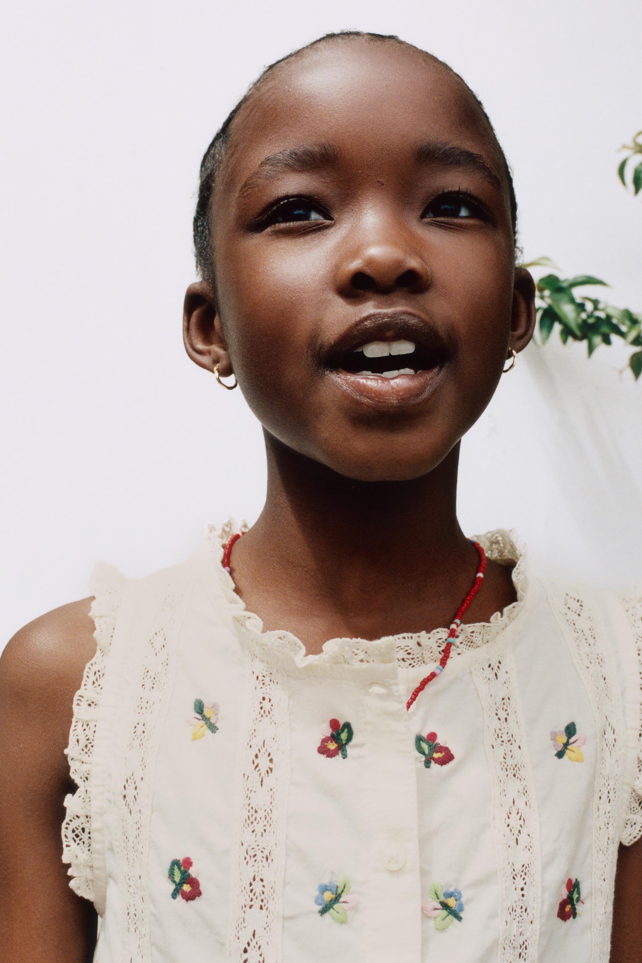 BLOUSE BRODERIES ET DENTELLE